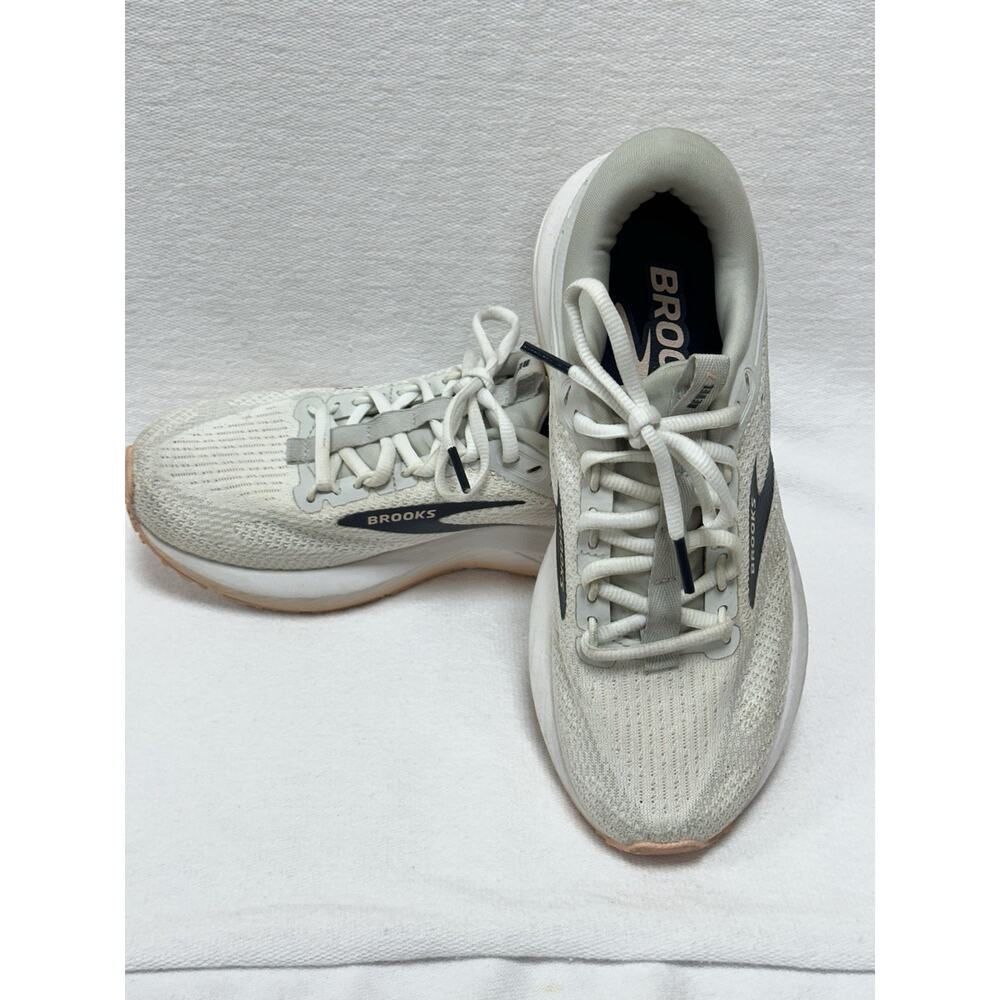 Brooks Revel 7 Women’s Running Sneakers - Oyster White/Peach Size 6 EUC